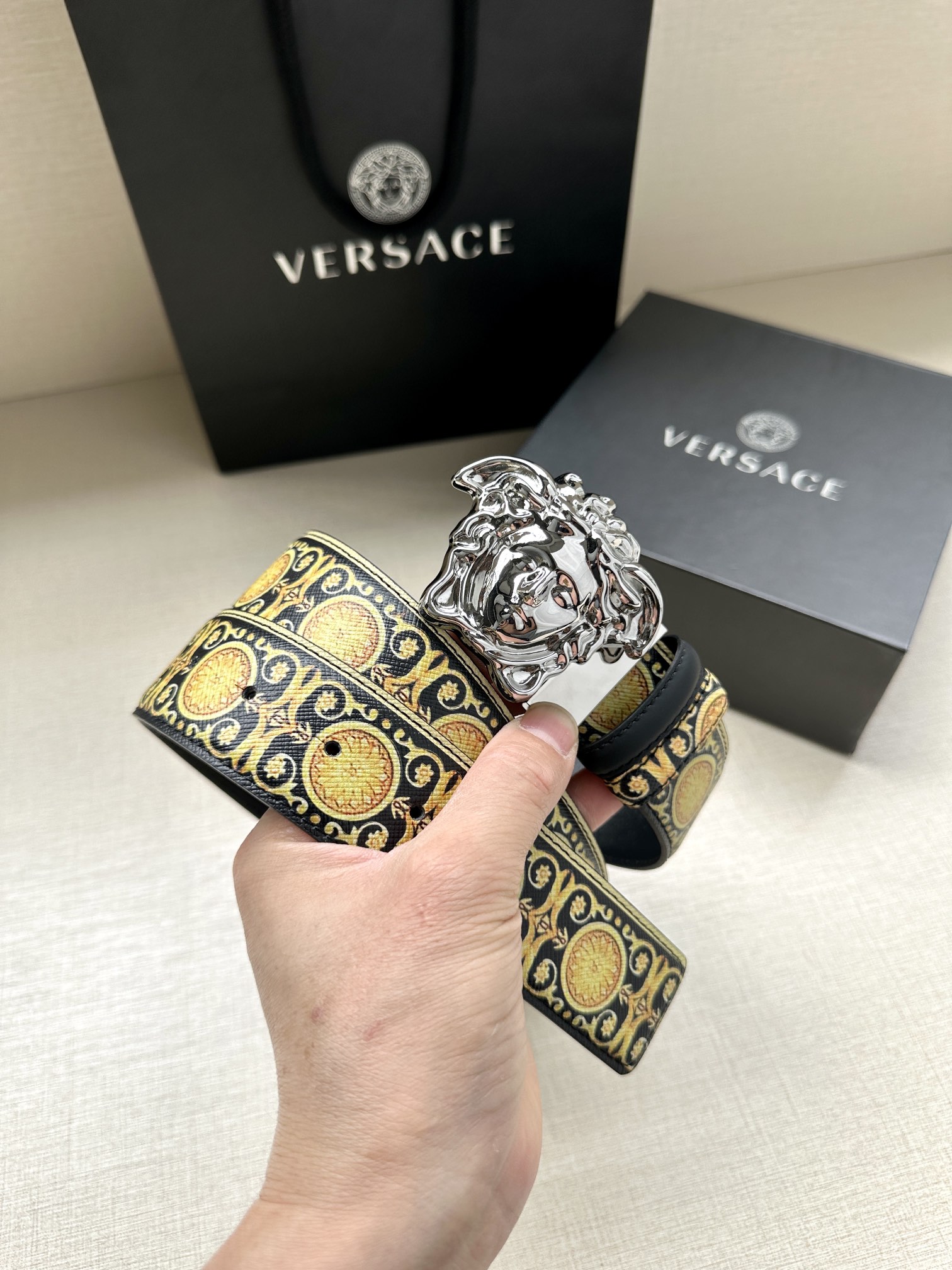 高仿范思哲皮带 VERSACE Palazzo范思哲腰带 Le Pop Classique图案旋转尾夹/美杜莎 