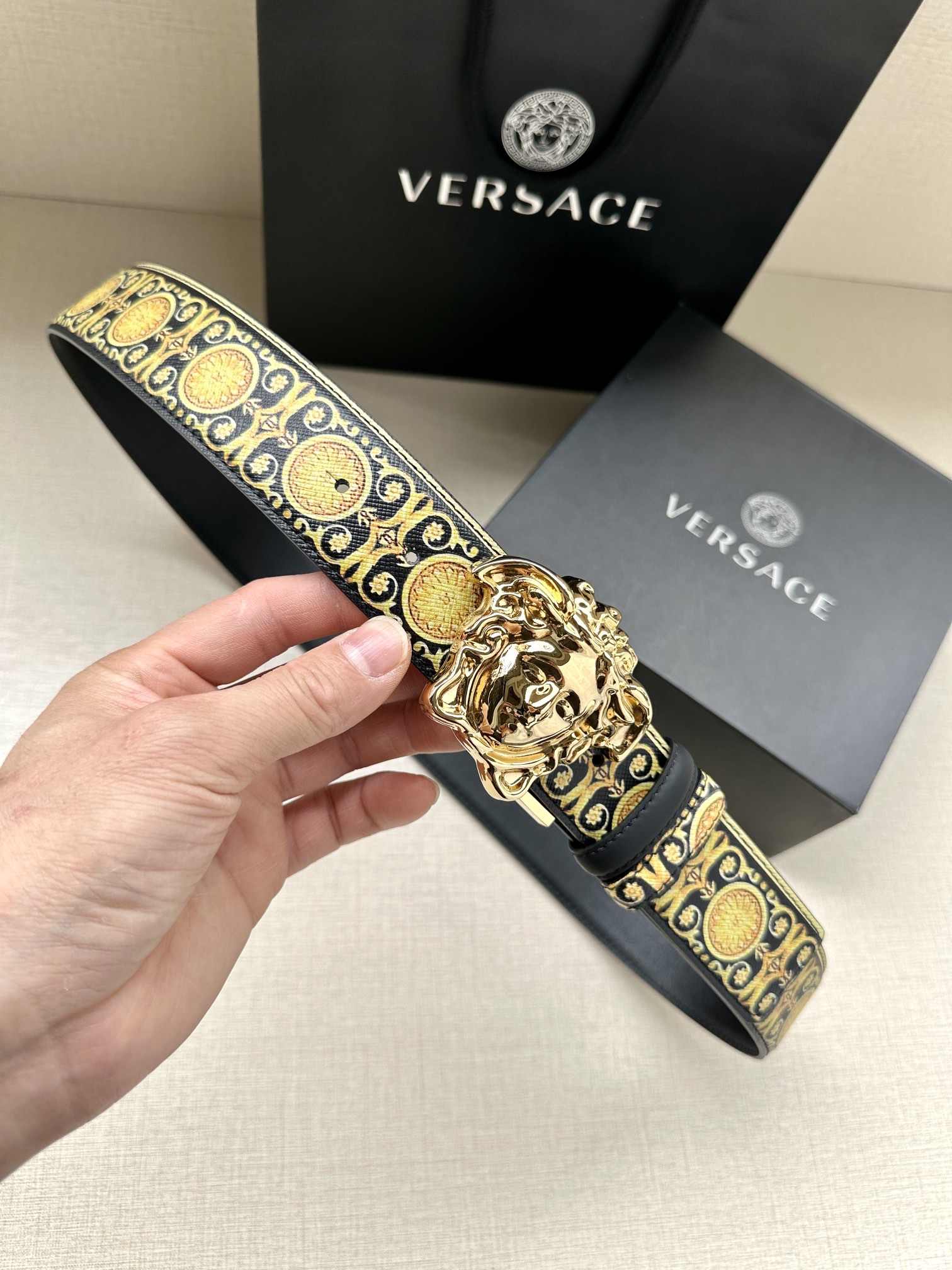 高仿范思哲皮带 VERSACE Palazzo范思哲腰带 Le Pop Classique图案旋转尾夹/美杜莎 