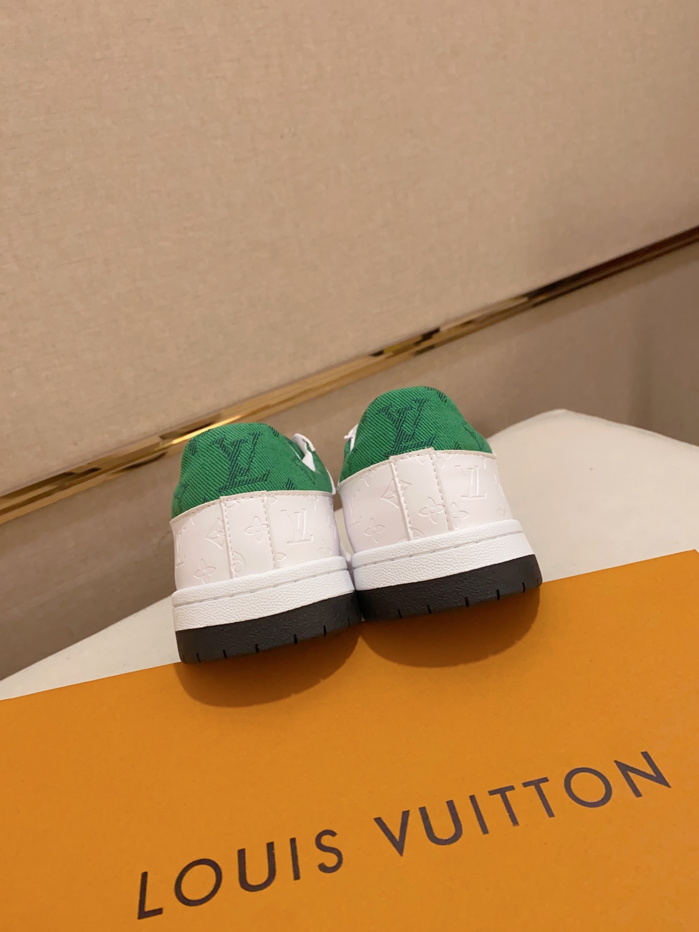 高仿LV男鞋 Louis Vuitton(路易威登/LV平板鞋)意大利进口牛皮压花LV平底鞋 