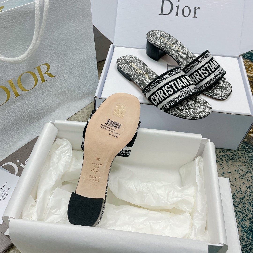 高仿迪奥女鞋 Dior 迪奥专柜同步系列最新爆款提花刺绣凉拖鞋 