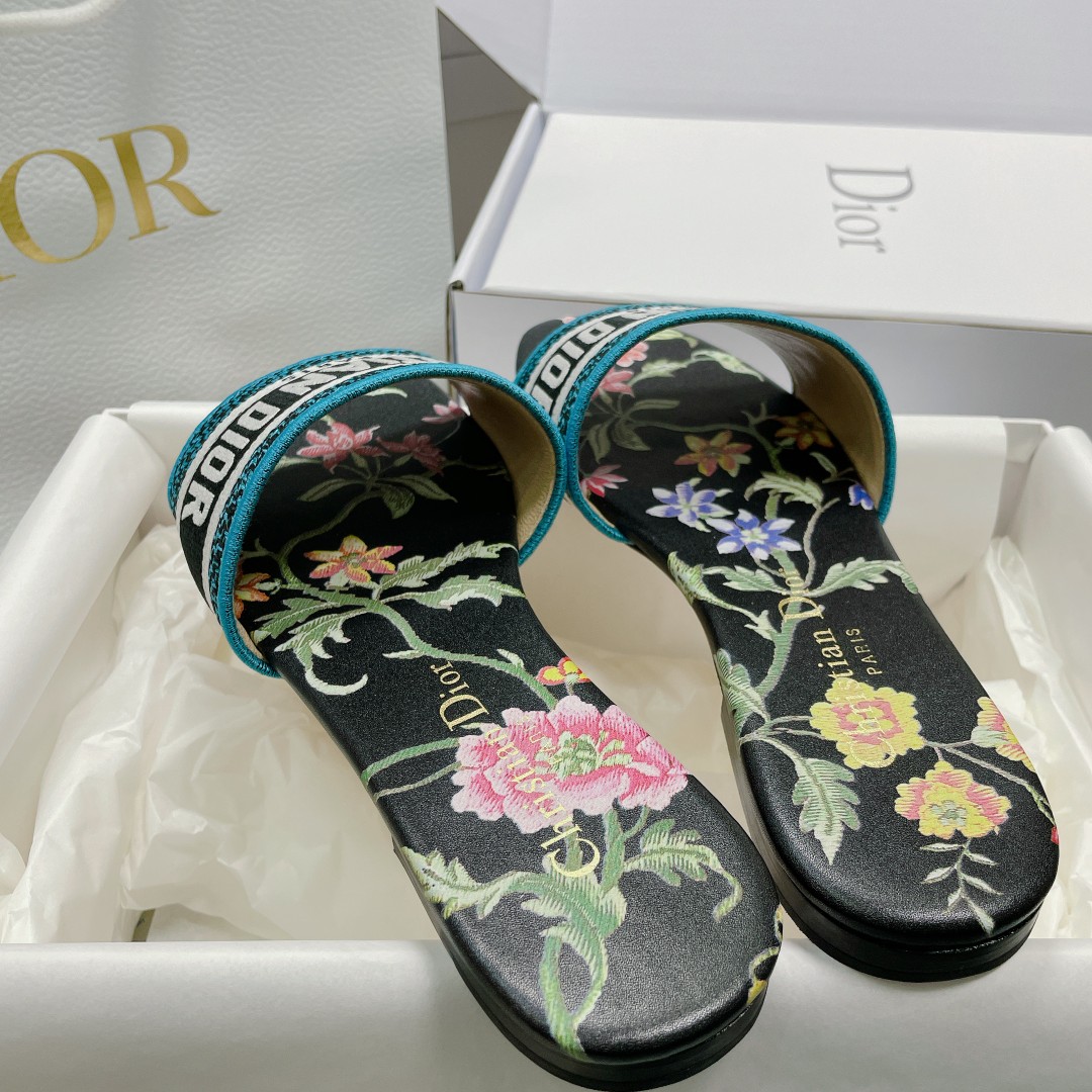 高仿迪奥凉鞋 Dior 迪奥专柜同步系列最新爆款羊皮垫脚提花刺绣凉拖鞋 