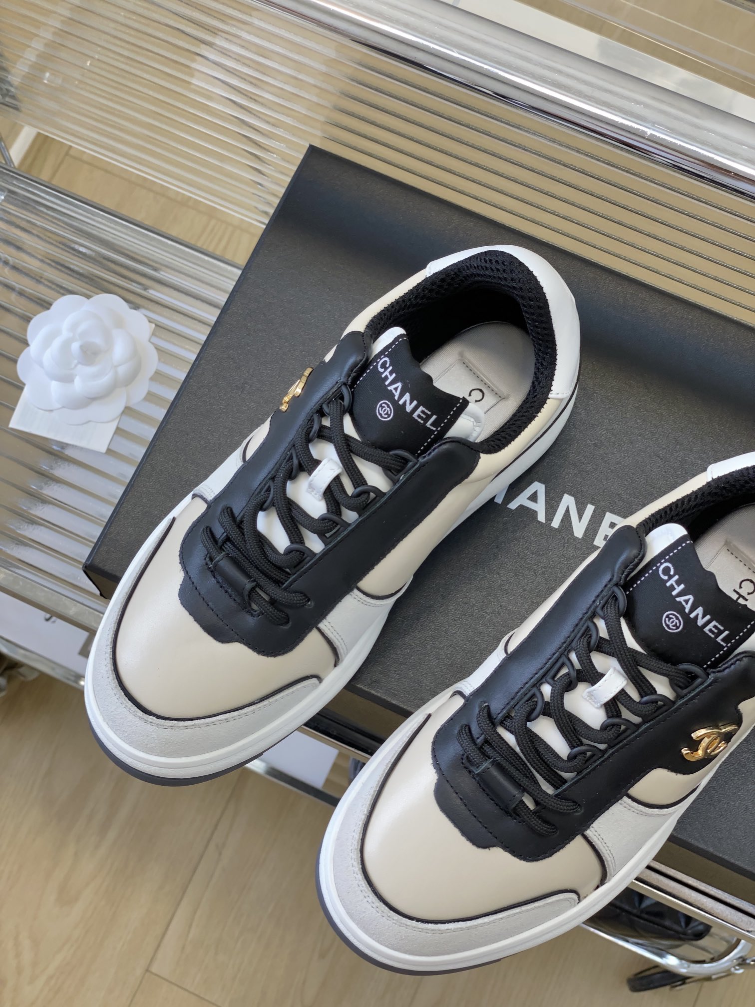 高仿香奈儿女鞋 Chanel 香奈儿全皮系列 23早秋新款熊猫板鞋 
