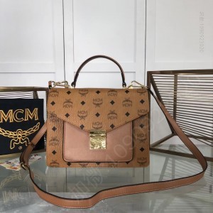 MCM新品速递这款结构鲜明的手挎包从P 高仿MCM包包 精仿MCM女包 原版MCM女包 A货MCM女包 原单MCM女包