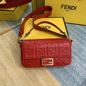 升级版Fendi标志性的Baguette中号 高仿芬迪包包 精仿芬迪女包 原...