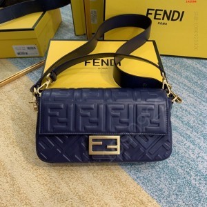 升级版Fendi标志性的Baguette中号 高仿芬迪包包 精仿芬迪女包 原版芬迪女包 A货芬迪女包 原单芬迪女包