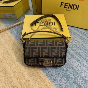 小号FD家新品标识性迷你肩背手袋翻盖磁 高仿芬迪包包 精仿芬迪女包 原版芬迪女包 A货芬迪女包 原单芬迪女包
