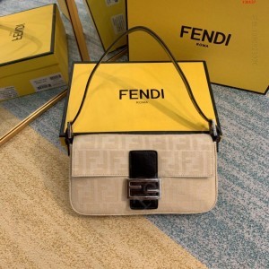 白钢扣升级版FENDI中古包最火的非他莫属 高仿芬迪包包 精仿芬迪女包 原版芬迪女包 A货芬迪女包 原单芬迪女包