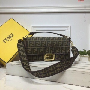 大号 FENDI 芬迪专柜新品标志性的Bag 高仿芬迪包包 精仿芬迪女包 原版芬迪女包 A货芬迪女包 原单芬迪女包