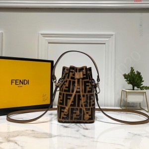Fendi 芬迪专柜小型款MONTRéS 高仿芬迪包包 精仿芬迪女包 原版芬迪女包 A货芬迪女包 原单芬迪女包