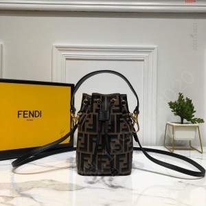 Fendi 芬迪专柜小型款MONTRéS 高仿芬迪包包 精仿芬迪女包 原版芬迪女包 A货芬迪女包 原单芬迪女包