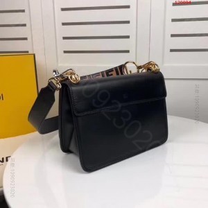 KANILOGO手袋中号,高仿芬迪女 高仿芬迪包包 精仿芬迪女包 原版芬迪女...