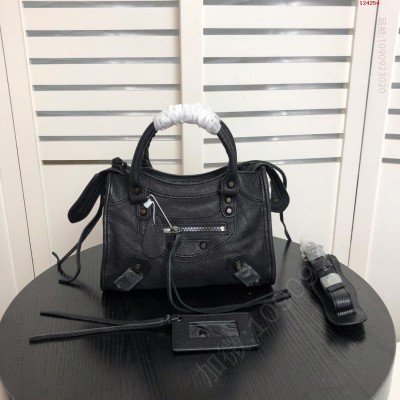 机车包山羊皮黑钉款BALENCIAGA巴 高仿巴黎世家包包 精仿巴黎世家女包 原版巴黎世家女包 A货巴黎世家女包 原单巴黎世家女包