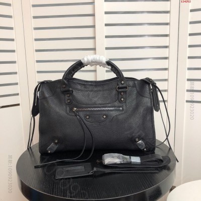 机车包山羊皮黑钉款BALENCIAGA巴 高仿巴黎世家包包 精仿巴黎世家女包...