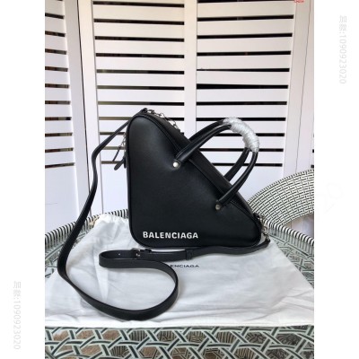 三角包balenciaga巴黎世家这个离经 高仿巴黎世家包包 精仿巴黎世家女包 原版巴黎世家女包 A货巴黎世家女包 原单巴黎世家女包