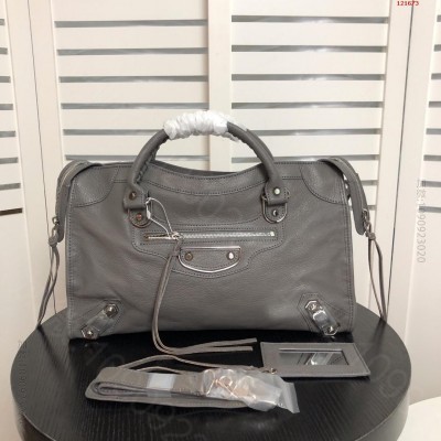 机车包山羊皮银钉款BALENCIAGA巴 高仿巴黎世家包包 精仿巴黎世家女包...