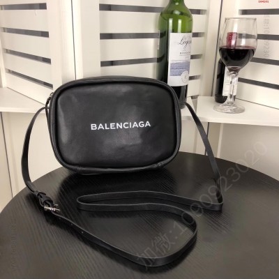 巴黎世家爆款相机包BALENCIAGAE 高仿巴黎世家包包 精仿巴黎世家女包 原版巴黎世家女包 A货巴黎世家女包 原单巴黎世家女包