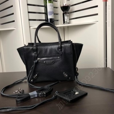 巴黎世家Balenciaga蝙蝠包银钉款 高仿巴黎世家包包 精仿巴黎世家女包 原版巴黎世家女包 A货巴黎世家女包 原单巴黎世家女包