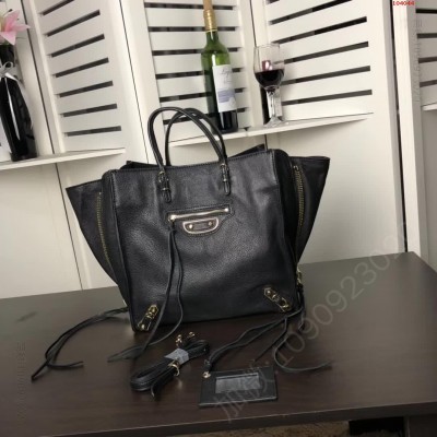 巴黎世家Balenciaga蝙蝠包金边款 高仿巴黎世家包包 精仿巴黎世家女包 原版巴黎世家女包 A货巴黎世家女包 原单巴黎世家女包