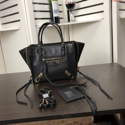 巴黎世家Balenciaga蝙蝠包金边款 高仿巴黎世家包包 精仿巴黎世家女包 原版巴黎世家女包 A货巴黎世家女包 原单巴黎世家女包