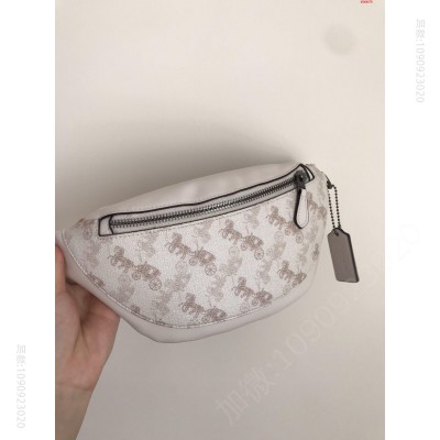 C家376白色新款男女同款迷你胸包 高仿蔻驰包包 精仿蔻驰女包 原版蔻驰女包 A货蔻驰女包 原单蔻驰女包