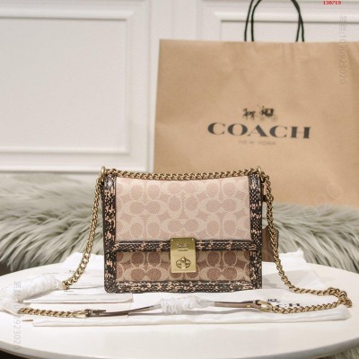 coach蔻驰超火的哈顿小方包来啦款号:8 高仿蔻驰包包 精仿蔻驰女包 原版蔻驰女包 A货蔻驰女包 原单蔻驰女包