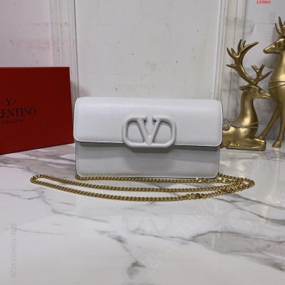 V家新品链条小挎包采用手掌纹牛皮绵 高仿华伦天奴包包 精仿华伦天奴女包 原版华伦天奴女包 A货华伦天奴女包 原单华伦天奴女包