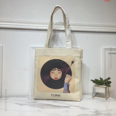 Valentino 华伦天奴专柜夏季新品 高仿华伦天奴包包 精仿华伦天奴女包...