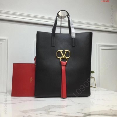 单色 Valentino 华伦天奴专柜新款 高仿华伦天奴包包 精仿华伦天奴女包 原版华伦天奴女包 A货华伦天奴女包 原单华伦天奴女包