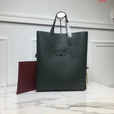 单色 Valentino 华伦天奴专柜新款 高仿华伦天奴包包 精仿华伦天奴女包 原版华伦天奴女包 A货华伦天奴女包 原单华伦天奴女包