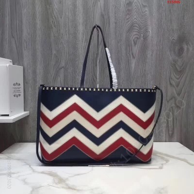 Valentino 华伦天奴专柜新品全手工 高仿华伦天奴包包 精仿华伦天奴女包 原版华伦天奴女包 A货华伦天奴女包 原单华伦天奴女包