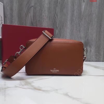 Valentino 华伦天奴专柜新款腰包， 高仿华伦天奴包包 精仿华伦天奴女包 原版华伦天奴女包 A货华伦天奴女包 原单华伦天奴女包