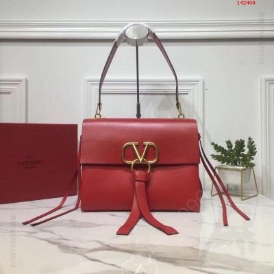 大号V家全新明星走秀款最新推出的VRINGBag 原单瓦伦蒂诺V家女包