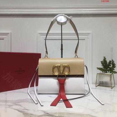 中号V家全新明星走秀款最新推出的VRINGBag 原单瓦伦蒂诺V家女包
