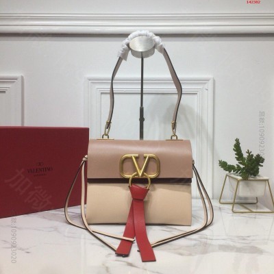 中号V家全新明星走秀款最新推出的VRINGBag 原单瓦伦蒂诺V家女包