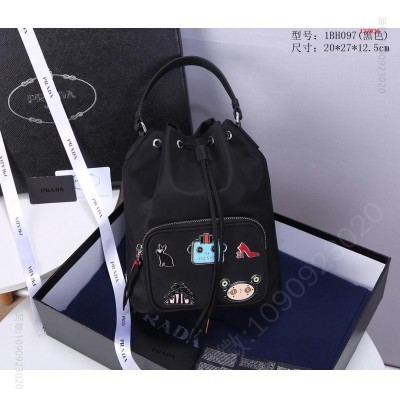 专柜正品有售 顶级质量 PRADA 水桶包 高仿普拉达包包 精仿普拉达男包 原版普拉达男包 A货普拉达男包 原单普拉达男包