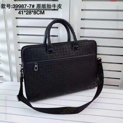 此款实用的公文包采用轻柔的胎牛皮精心手工制作 高仿宝缇嘉包包 精仿宝缇嘉男包 原版宝缇嘉男包 A货宝缇嘉男包 原单宝缇嘉男包