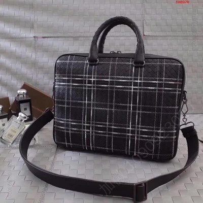 最新款胎牛皮公文包专为四处奔波的现代男士精心 高仿宝缇嘉包包 精仿宝缇嘉男包 原版宝缇嘉男包 A货宝缇嘉男包 原单宝缇嘉男包