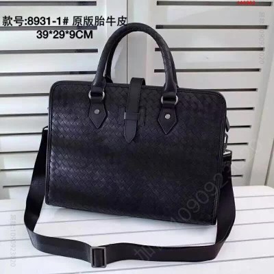 此款公文包采用意大利胎牛皮精心制作而成，坚固 高仿宝缇嘉包包 精仿宝缇嘉男包 原版宝缇嘉男包 A货宝缇嘉男包 原单宝缇嘉男包