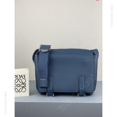 Loewe新款XS邮差包型号A72:尺寸 高仿罗意威包包 精仿罗意威男包 原版罗意威男包 A货罗意威男包 原单罗意威男包