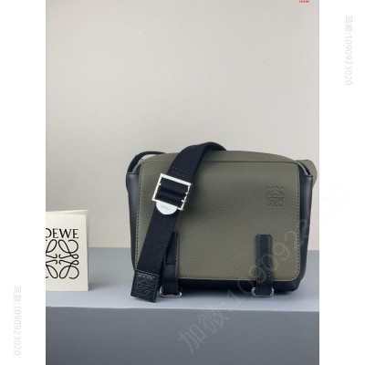 Loewe新款XS邮差包型号A72:尺寸 高仿罗意威包包 精仿罗意威男包 原版罗意威男包 A货罗意威男包 原单罗意威男包