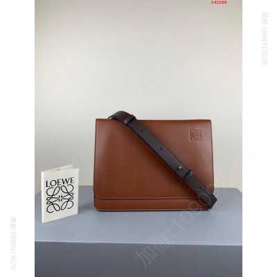 大号LOEWE罗意威专柜新品男士斜挎包 高仿罗意威包包 精仿罗意威男包 原版罗意威男包 A货罗意威男包 原单罗意威男包
