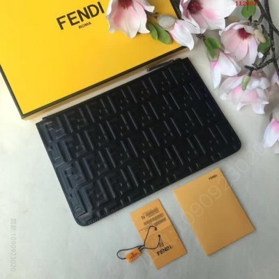 FENDI手包简介：18年春夏季最新手包， 高仿芬迪女士钱包 精仿芬迪手抓包 原版芬迪钱夹 A货芬迪钱包 原单经典款芬迪钱包