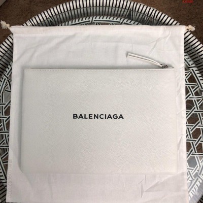 一个很好表现此品牌风格的作品风格简单耐看 高仿巴黎世家女士钱包 精仿巴黎世家手抓包 原版巴黎世家钱夹 A货巴黎世家钱包 原单经典款巴黎世家钱包