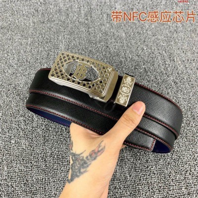 巴宝莉NFC扫描皮带尾部就可链接跳入官 哪里有卖高仿巴宝莉皮带 精仿巴宝莉皮...