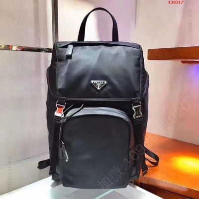 独家首发双肩背包这款尼龙背包饰 哪里有卖高仿普拉达背包 精仿普拉达双肩包 原版普拉达双肩包 A货普拉达双肩包 原单普拉达双肩包