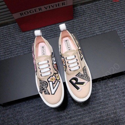 R家2023推出这款logo流蘇休闲鞋简 高仿ROGER女鞋 精仿ROGER女鞋 原版ROGER女鞋 A货ROGER女鞋