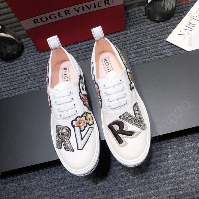 R家2023推出这款logo流蘇休闲鞋简 高仿ROGER女鞋 精仿ROGER女鞋 原版ROGER女鞋 A货ROGER女鞋