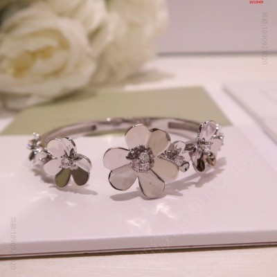 手镯VanCleefu0026Ar 高仿名牌手镯/手链 精仿名牌手镯/手链 原版名牌手镯/手链 A货名牌手镯/手链 原单名牌手镯/手链