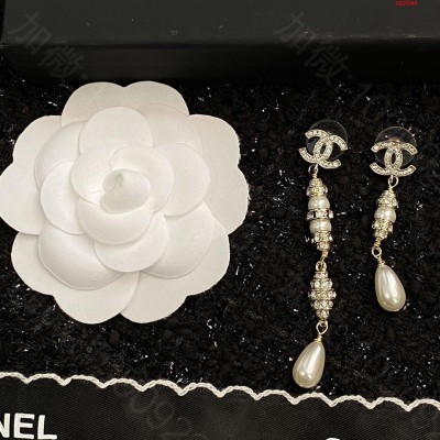 Chanel新款不对称耳钉热销款火爆上新同 高仿名牌耳钉 精仿名牌耳钉 原版...