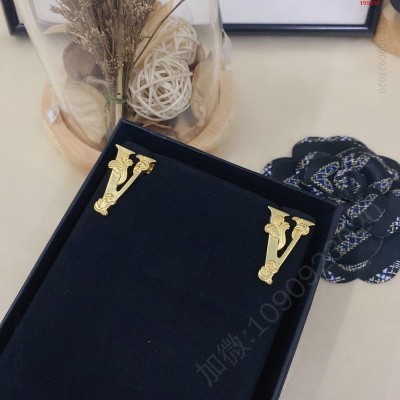 范家新款耳环热销款上新同步专柜高端品质经 高仿名牌耳钉 精仿名牌耳钉 原版名牌耳钉 A货名牌耳钉 原单名牌耳钉